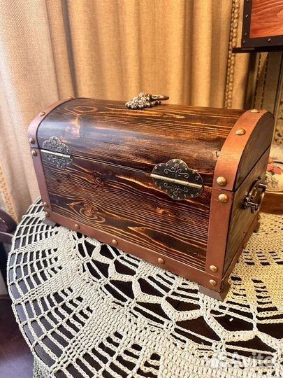 Деревянный сундучок (шкатулка)