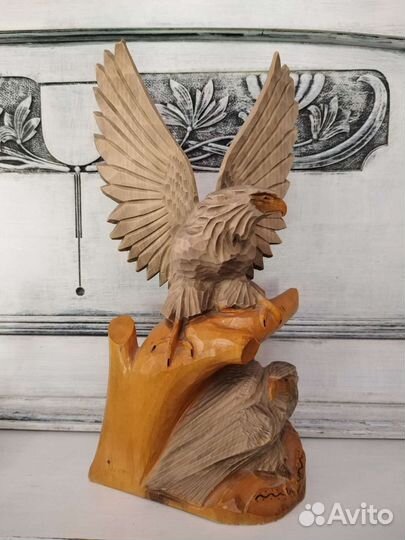 Резная статуэтка 