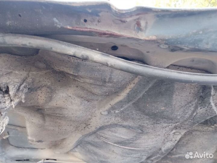 Капот Митсубиси Каризма