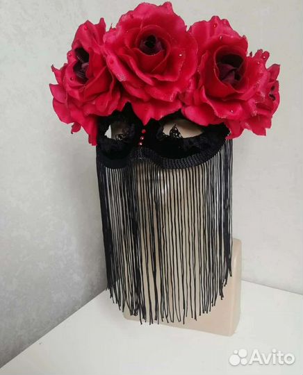 Маска с бахромой