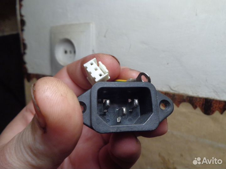 Гнездо питания компьютера с 3 пин разъёмом