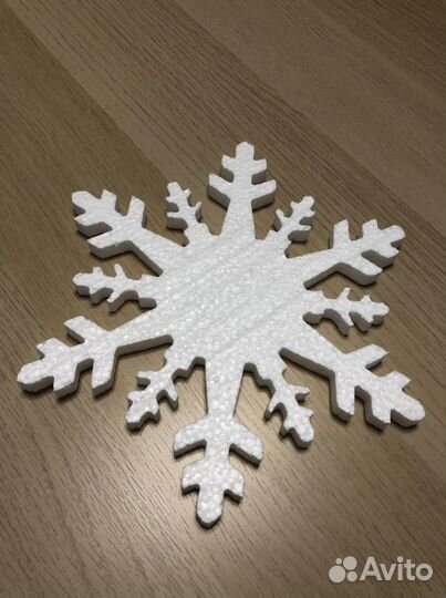 Снежинки из пенопласта