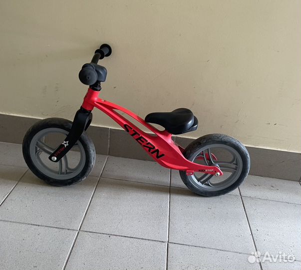 Беговел stern 12 kidster