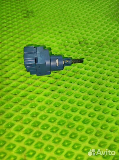 Датчик педали сцепления Volkswagen Polo 2012