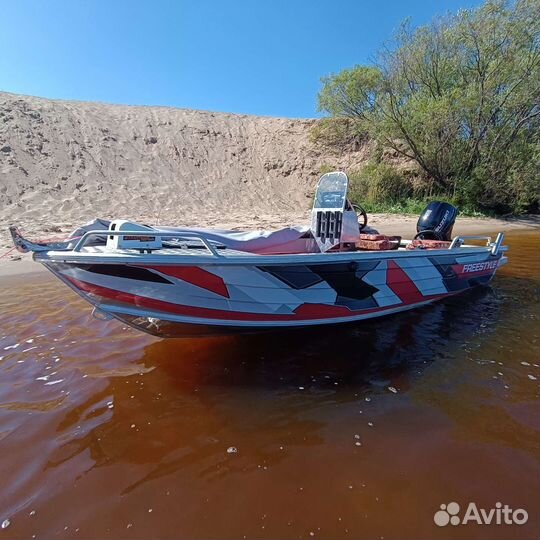 Лодка с мотором
