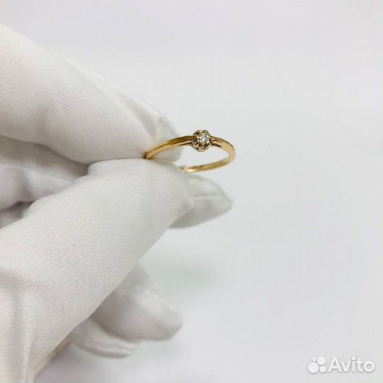 Кольцо с природным камнем Золото