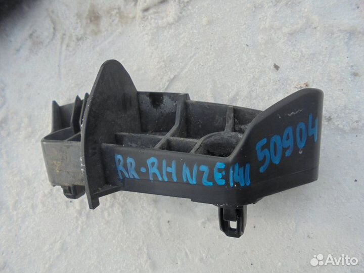 Крепление бампера заднее правое Toyota Corolla