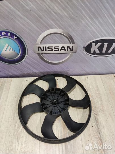 Вентилятор радиатора охлаждения двигателя диффузор