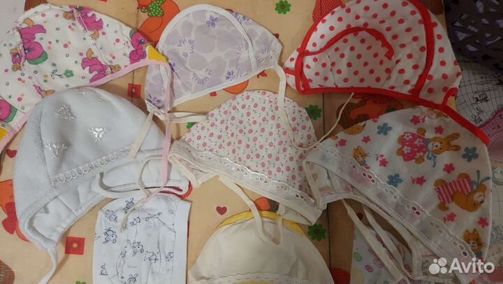 Шапочки для самых маленьких, чепчики