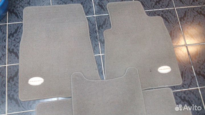 Коврики оригинальные комплект Mitsubishi Pajero 3