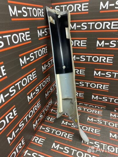 Обшивка стойки передняя правая Mercedes-Benz