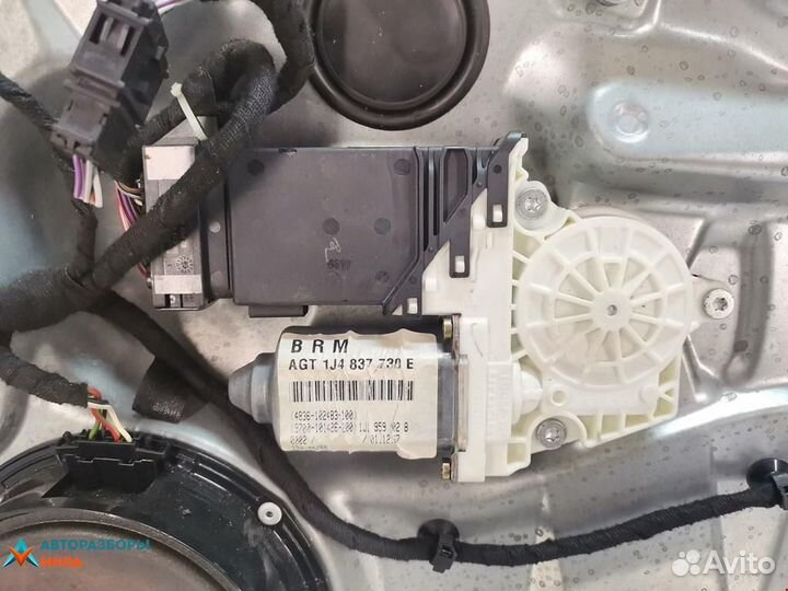 Стеклоподъемник передний правый Volkswagen Golf 3