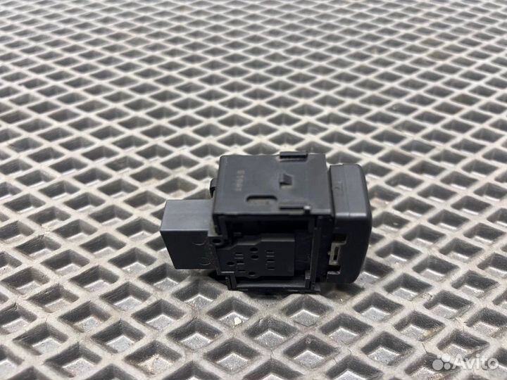 Кнопка антипробуксовочной системы Infiniti Fx35