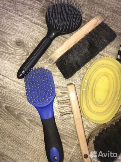Набор щеток для лошади