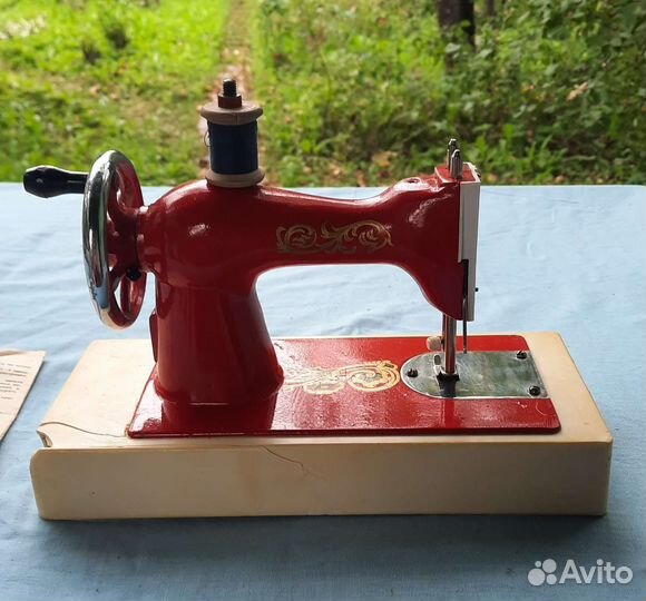 Детская швейная машинка СССР