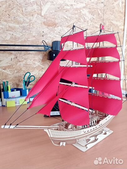 Модель парусника собранная