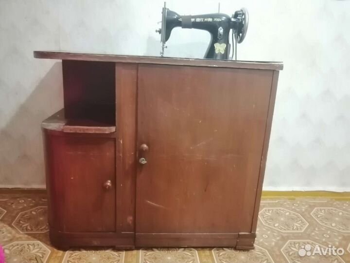 Раритетная шейная машина 1950-х годов Butterfly