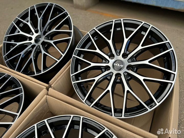 Комплект новых литых дисков R18 на Kia Sportage