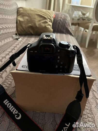 Зеркальный фотоаппарат Саnon 550D