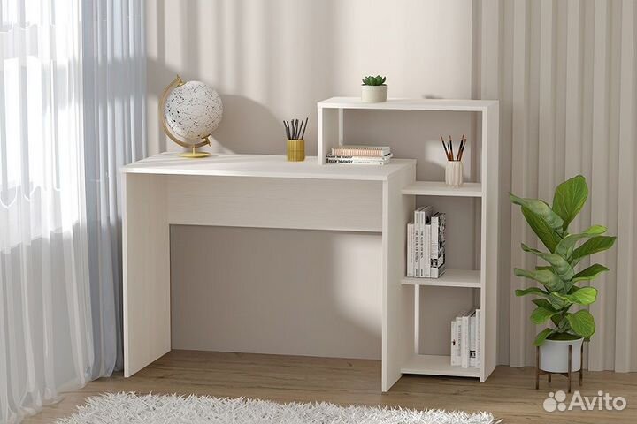 Письменный стол с полкой