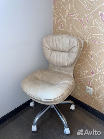 Офисное кресло