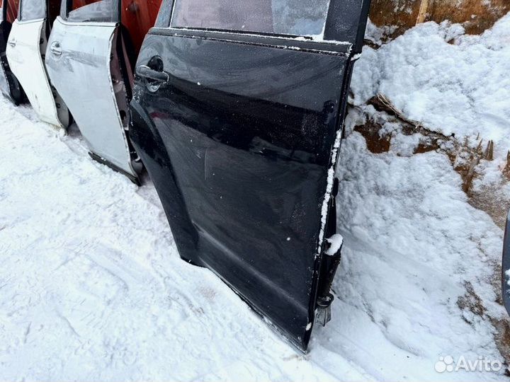 Задняя правая дверь Mitsubishi Outlander 2 XL
