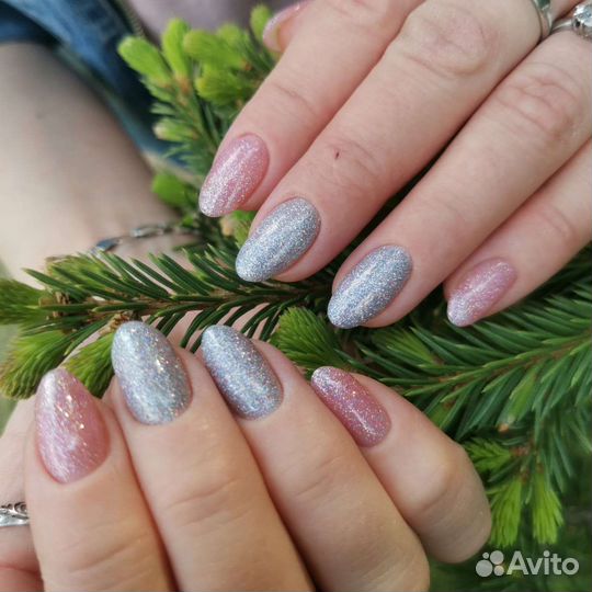 Требуется модель на маникюр