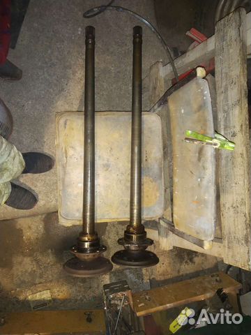 Полуоси заднего моста на Mercedes T1 в сборе