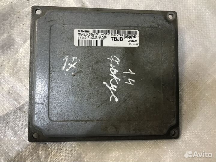 Блок управления двс Ford Focus 2 2005 1.4