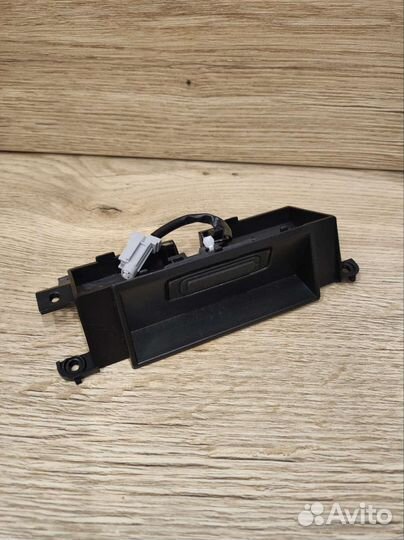 Кнопка открывания багажника Nissan