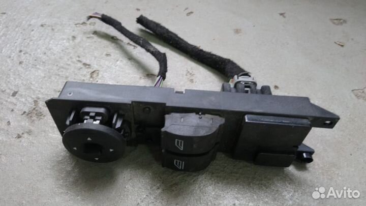 Блок управления стеклоподъемниками Ford Focus 3