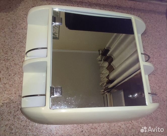 Зеркальная тумба