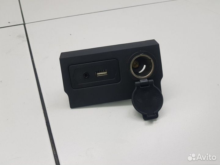 Блок USB + прикуриватель (Geely Atlas)