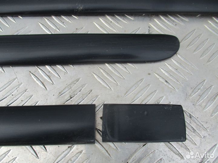 Молдинг двери Mazda Demio 2000г