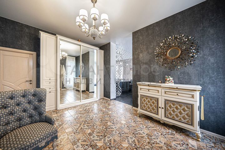 Коттедж 181 м² на участке 8 сот.