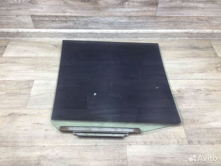 Стекло заднее левое Land Cruiser 100 / Lexus LX470