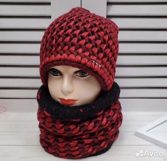 Женский вязаный комплект