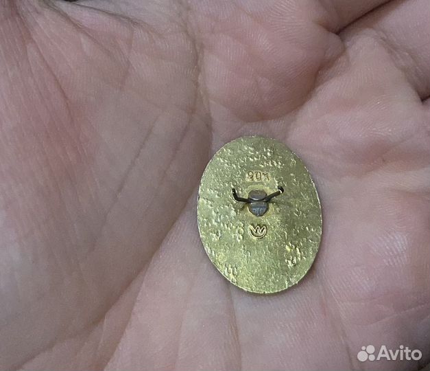 Советский винтажный значок Л.Н. Толстой