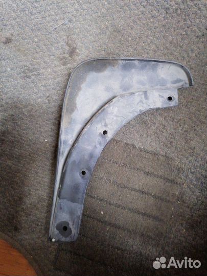 Брызговик передний левый Volvo S40 седан B4204S