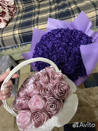 Розы из атласных лент