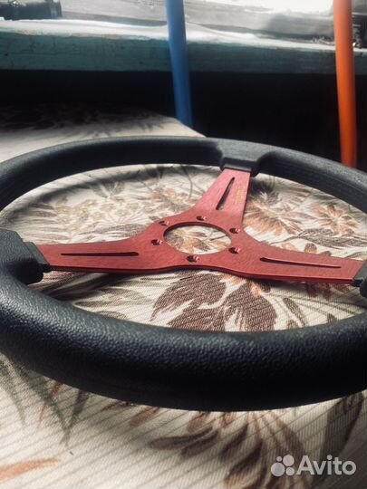 Спортивный руль momo