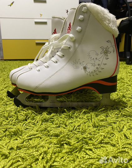 Коньки фигурные, женские