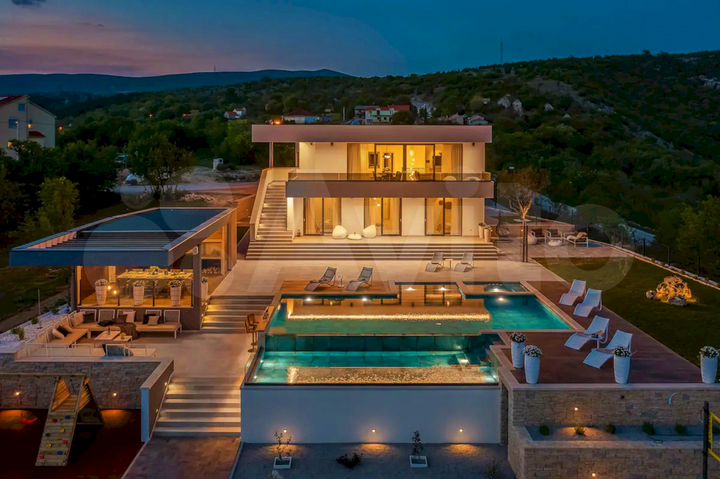 Дом 240 м² на участке 11,8 сот.