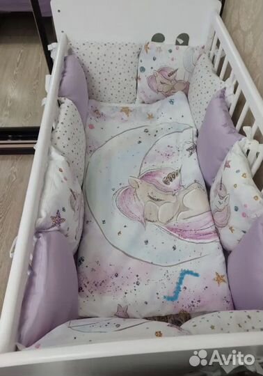 Бортики и постельное белье в кроватку