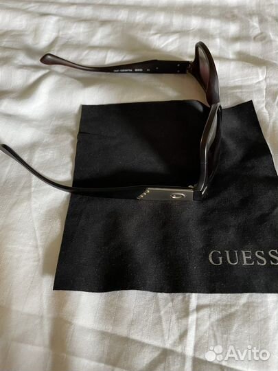 Солнцезащитные очки женские Guess