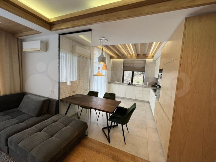 2-к. квартира, 76 м², 2/4 эт.