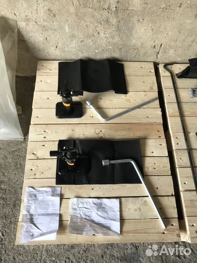 Набор инструментов УАЗ (домкрат, балонный ключ)