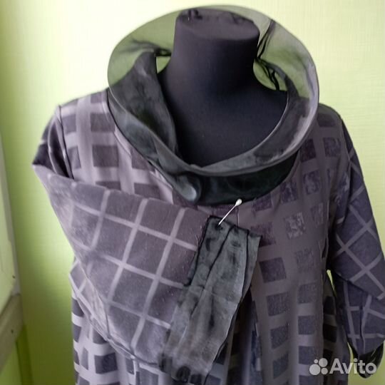 Платье элегантное, серое, с изюминкой