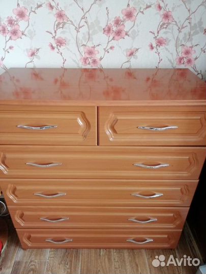 Комод с выдвижными ящиками