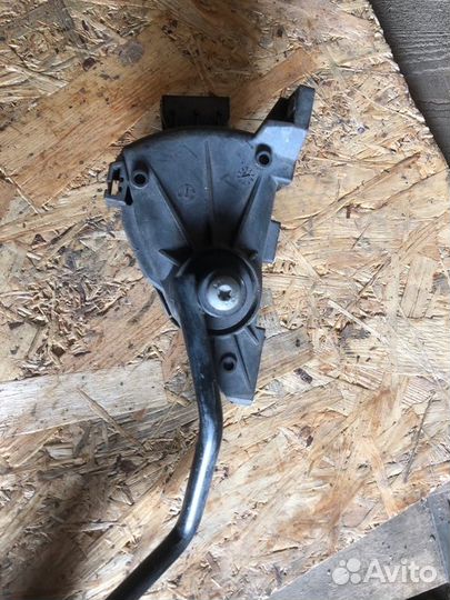 Педаль газа (электронная) Nissan Almera N16